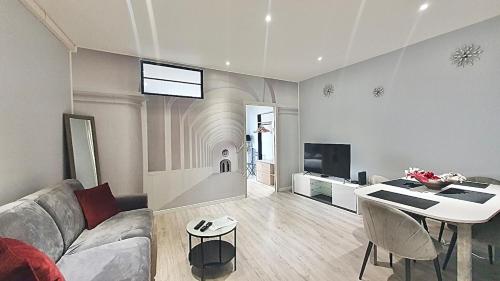 Cannes 1-Bedroom Apartment - 15M