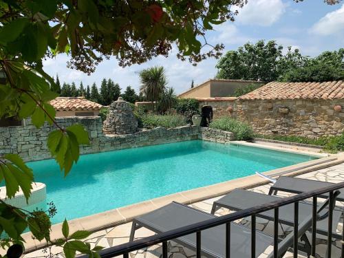 Bazén v ubytování La Bastidone , Très jolie maison 4 chambres en Provence nebo v jeho okolí