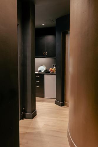Black & Gold Tsakalof 17 by Zeussuites
