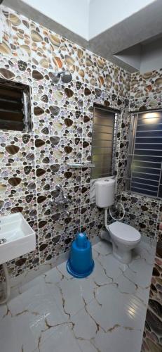 Un baño de HOTELLEOs