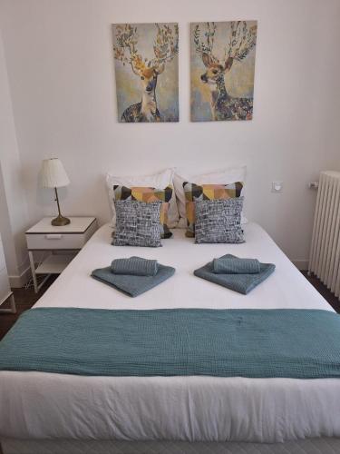 Ein Bett oder Betten in einem Zimmer der Unterkunft L'Appel De La Forêt - Wifi Fibre, Linge & Parking