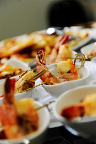 Makanan di atau berdekatan hotel