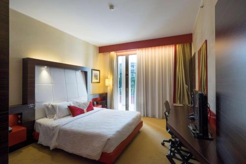 Postel nebo postele na pokoji v ubytování Hilton Garden Inn Lecce