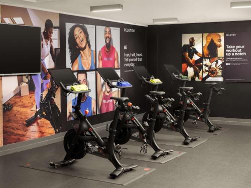 Fitness centrum a/nebo fitness zařízení v ubytování The Waldorf Hilton