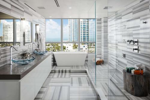 O zonă de relaxare la Hilton Bentley Miami South Beach