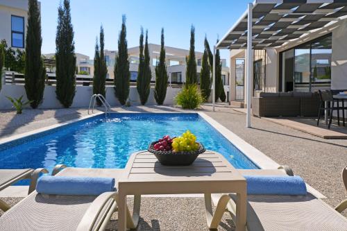 Πισίνα στο ή κοντά στο Villa Camellia - 3bed Bungalow large pool