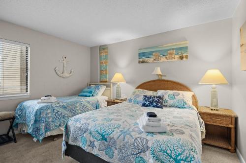 Katil atau katil-katil dalam bilik di Seabatical-oceanfront -pools ,hot Tub, Sauna #203