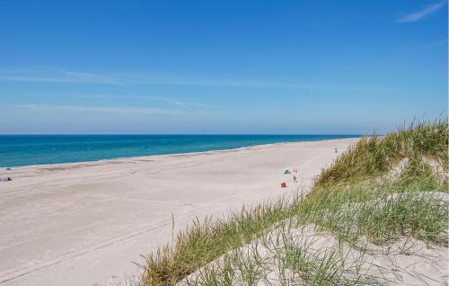 a beach with people on it and the ocean at Holiday Home Nørre Nebel 59 in Nymindegab