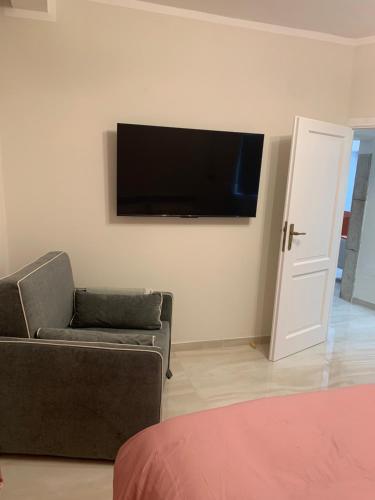 Μια τηλεόραση ή/και κέντρο ψυχαγωγίας στο la cASa