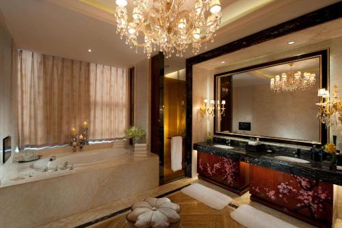 Koupelna v ubytování Hilton Nanjing