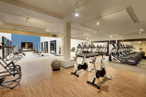 Fitness centrum a/nebo fitness zařízení v ubytování DoubleTree by Hilton Paradise Valley Resort Scottsdale
