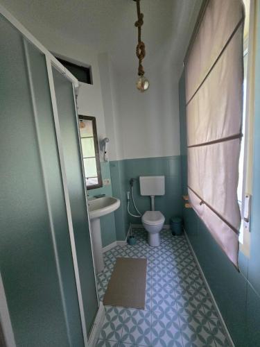 a bathroom with a toilet and a sink at BeB Villa Ylenia in Agrigento