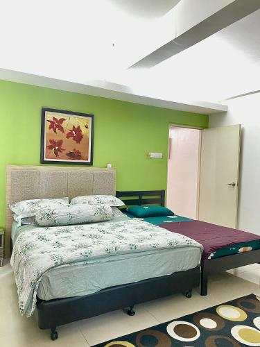 Ένα ή περισσότερα κρεβάτια σε δωμάτιο στο Private One Bedroom Viana Court Service Apartment 6 with private parking