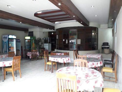 a dining room with tables and chairs and tablesearcher at Hotel Los Angeles Iquique in Iquique