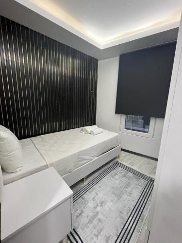 Ένα ή περισσότερα κρεβάτια σε δωμάτιο στο Montenegro Hotel