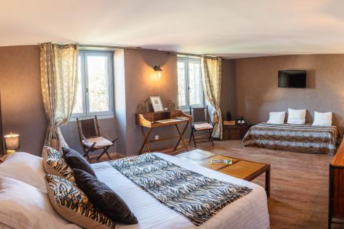 Postel nebo postele na pokoji v ubytování Maison d'hôtes "Les Jardins de Mazamet"