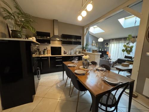 Photo de la galerie de l'établissement The Light Downtown - 9 pers - 24h du Mans - Rêve au Mans, au Mans