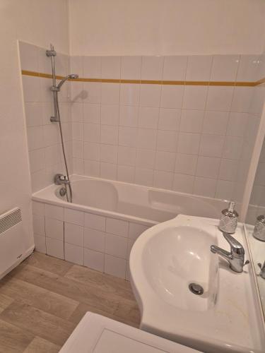 Ένα μπάνιο στο Appartement Saint-Sever