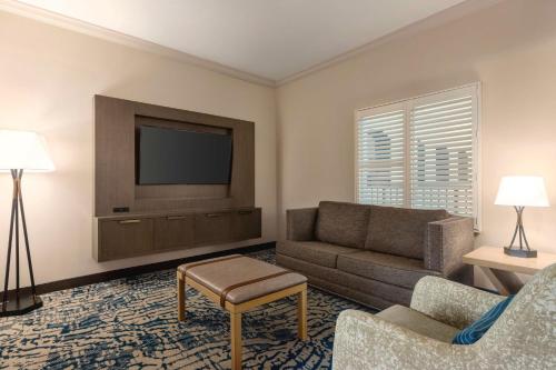 Embassy Suites by Hilton Tampa Downtown Convention Center Image
