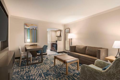 Embassy Suites by Hilton Tampa Downtown Convention Center Image