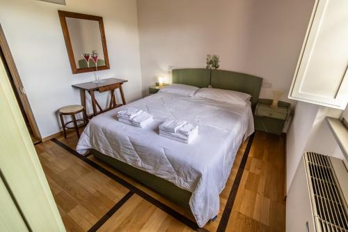 Postel nebo postele na pokoji v ubytování Tenuta Borgo San Michele