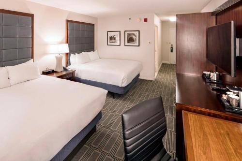 Ένα ή περισσότερα κρεβάτια σε δωμάτιο στο Hilton Philadelphia at Penn's Landing