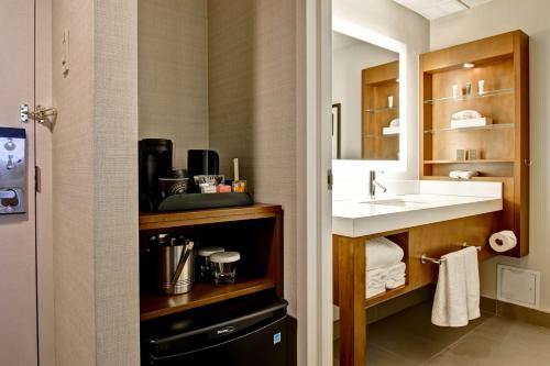 a bathroom with a sink and a white counter at Hilton Mississauga/Meadowvale in Mississauga