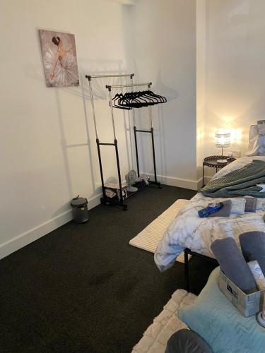 Letto o letti in una camera di Gorgeous 1 Bedroom Apartment Near Heathrow