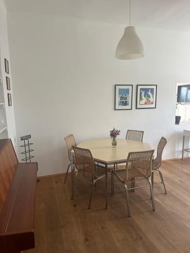 a dining room with a table and chairs at Bergkristall Apartment in Pörtschach am Wörthersee