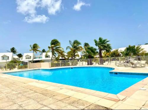Piscina a New sea view studio o a prop