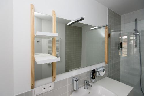 a bathroom with a sink and a mirror at Hôtel Belvue in Brussels