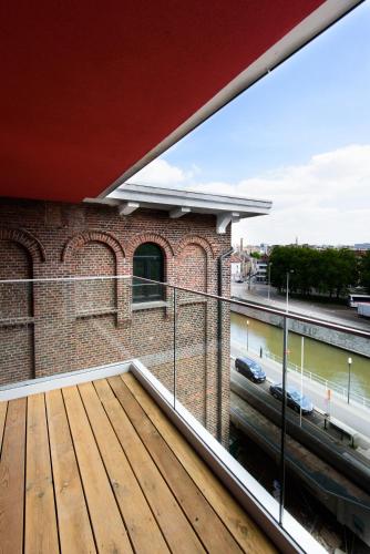 a balcony with a view of a brick building at Hôtel Belvue in Brussels