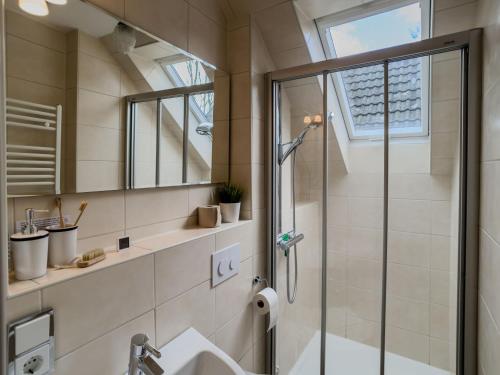 Kupatilo u objektu FeWo Deichblick - Javenloch