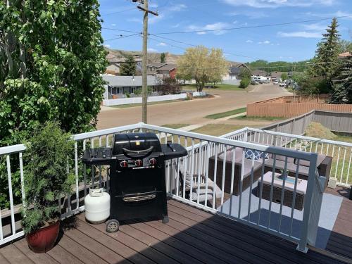 a grill sitting on top of a deck at Spacious Drumheller-RetreatMuseum & Golf in Drumheller