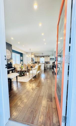Εστιατόριο ή άλλο μέρος για φαγητό στο French Provincial with Grand Piano- Steps from DC