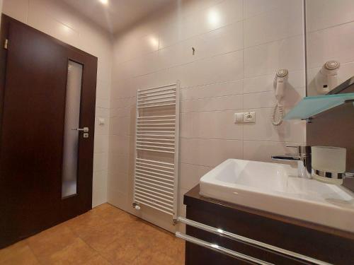 a bathroom with a sink and a mirror at Apartman Panorama 329 in Štrbské Pleso