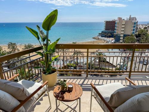 Sofisticación y elegancia en playa del Postiguet