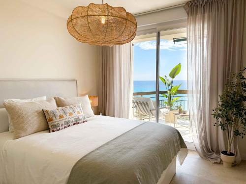 Sofisticación y elegancia en playa del Postiguet