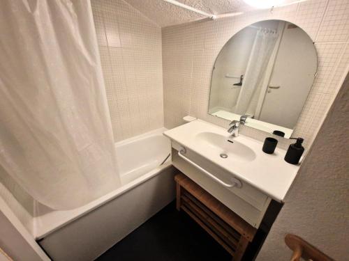 Photo de la galerie de l'établissement Résidence Le Thabor - studio 4 personnes en plein coeur station 19m² MAE-2970, à Modane