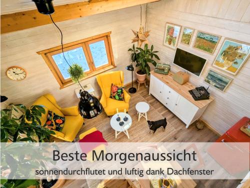 Televiisor ja/või meelelahutuskeskus majutusasutuses Wichtelhaisl Rittersgrün im Erzgebirge - Entspannen im fröhlichen Tiny House - umzäunter Naturgarten-Hunde willkommen-Ebike und Elektroauto laden