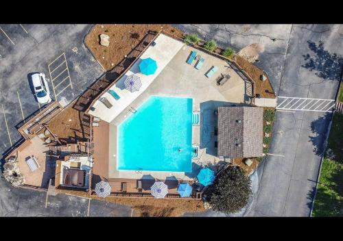 an overhead view of a large house with a swimming pool at Steps to Table Rock Lake, Min to Silver Dollar City in Branson