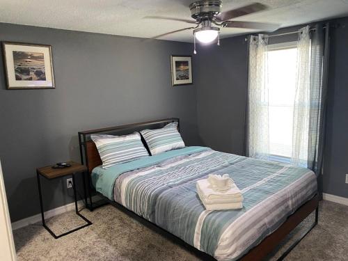 Ένα ή περισσότερα κρεβάτια σε δωμάτιο στο Entire Home in Palmetto Ellenton