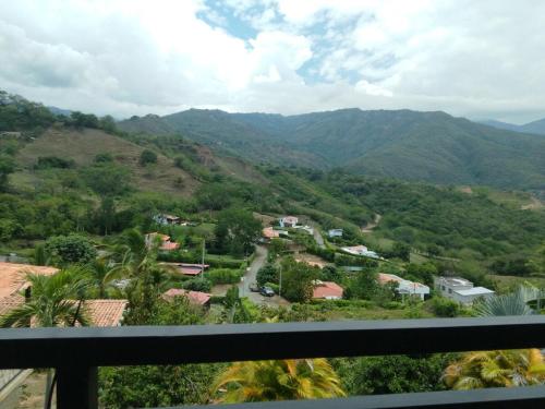 Vista general de una montaña o vista desde la villa