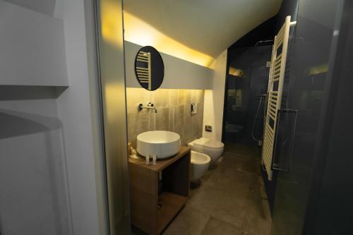 a bathroom with a sink and a toilet at Al Vico Affittacamere in Matera