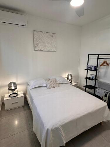 Una cama o camas en una habitación de La solitude