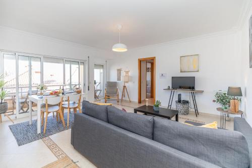Monis Place-modern Apartment With Sunny Balcony