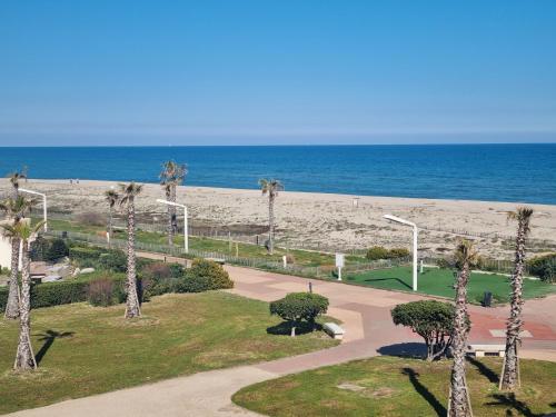 Magnifique vue plage à 50m, WIFI, très joli et moderne appt 1 chambre, 4 couchages 2 adultes 2 enfants