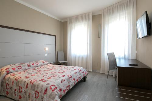 Gallery image of Hotel Olimpia in Sirmione