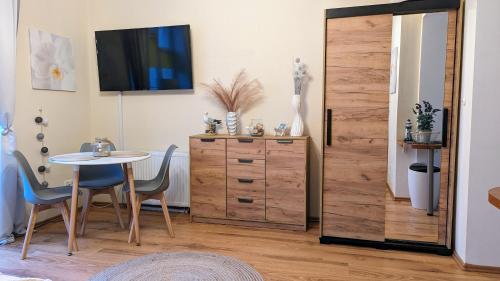 Televízia a/alebo spoločenská miestnosť v ubytovaní Studio Appartment Heinze