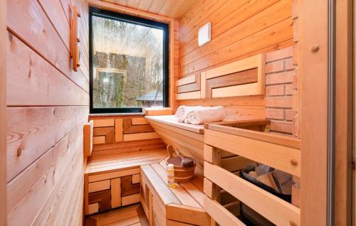 Postel nebo postele na pokoji v ubytování Gorgeous Home In Zumberak With Sauna